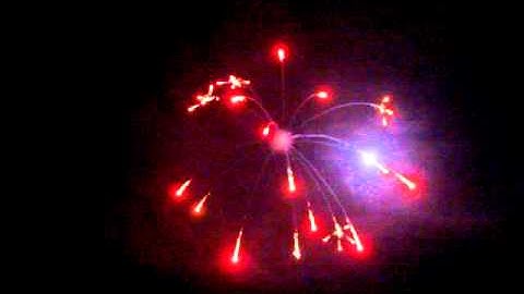 Lemon to Red Wave Crossette Firework Effect