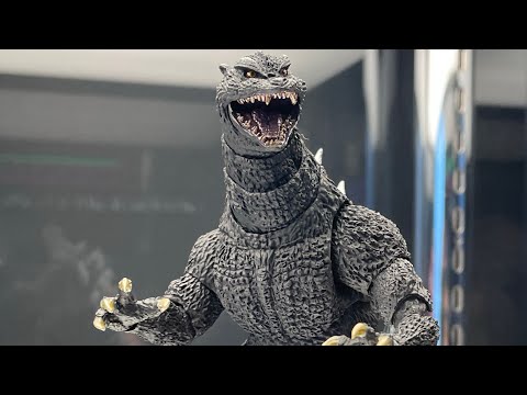 魂ネイションズ東京】S.H.MonsterArts ゴジラ(2004)サンプル展示 - YouTube