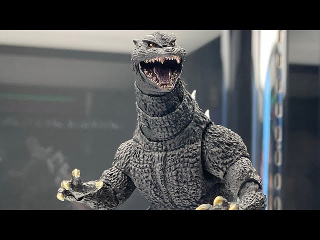 魂ネイションズ東京】S.H.MonsterArts ゴジラ(2004)サンプル展示 - YouTube