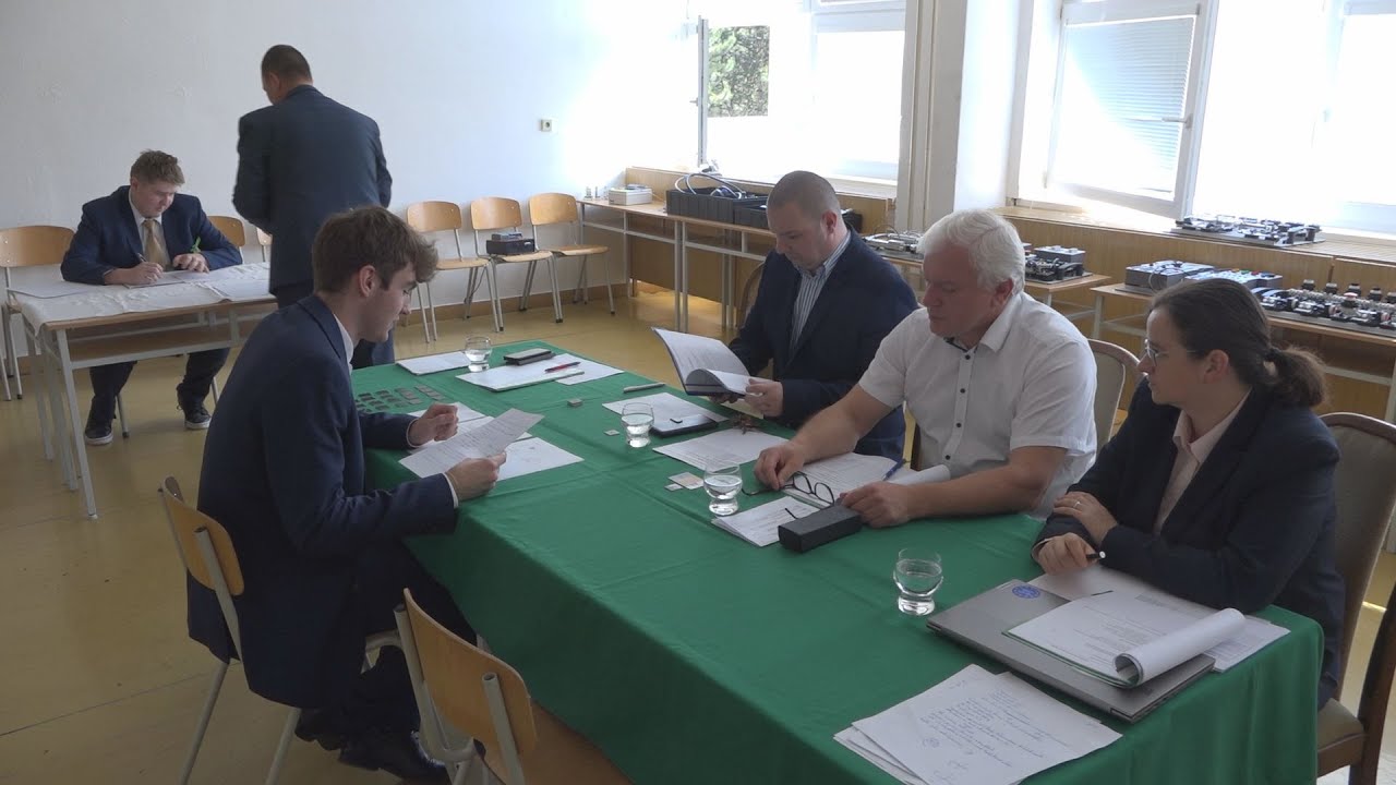 Študenti SPŠ skladali skúšku dospelosti