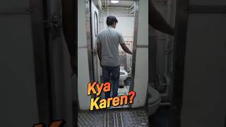 चलती ट्रेन के Toilet में लाॅक हो जाएं तो : Kya Karen Kya Na Karen