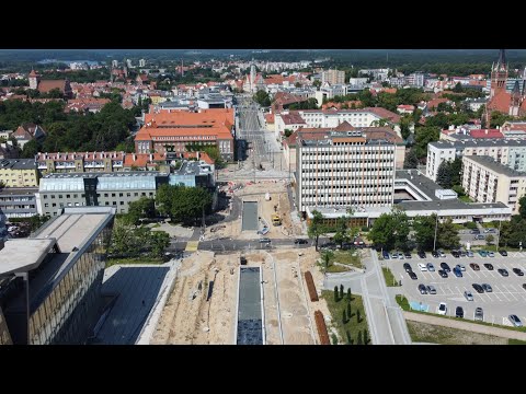 Budowa linii tramwajowej w Olsztynie. Al. Piłsudskiego nabiera kształtów. Lipiec 2022 [dron 4K]