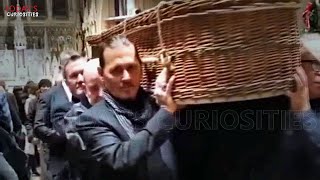 Sad Johnny Depp carried the coffin of his friend Shane MacGowan