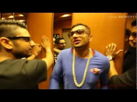 Yo! Yo! Honey Singh Singing ''O Womaniya" |Full HD|
