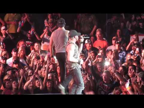 Brantley Gilbert and Thomas Rhett Small Town Throwdown