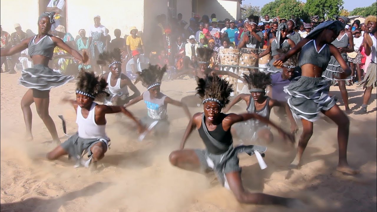The best Jerusarema dance performance ever by Dombodzvuku Secondary School learners from Murehwa.
