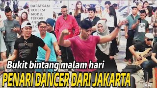 Jaran goyang|| Penonton terkesima tgk lenggokkan badan guru zumba dari jakarta. Sungguh asyik sekali