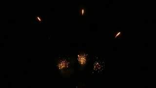 NY38-102 38mm Gold Glitter Comet with Gold Strobe Mine Evolved Pyrotechnics