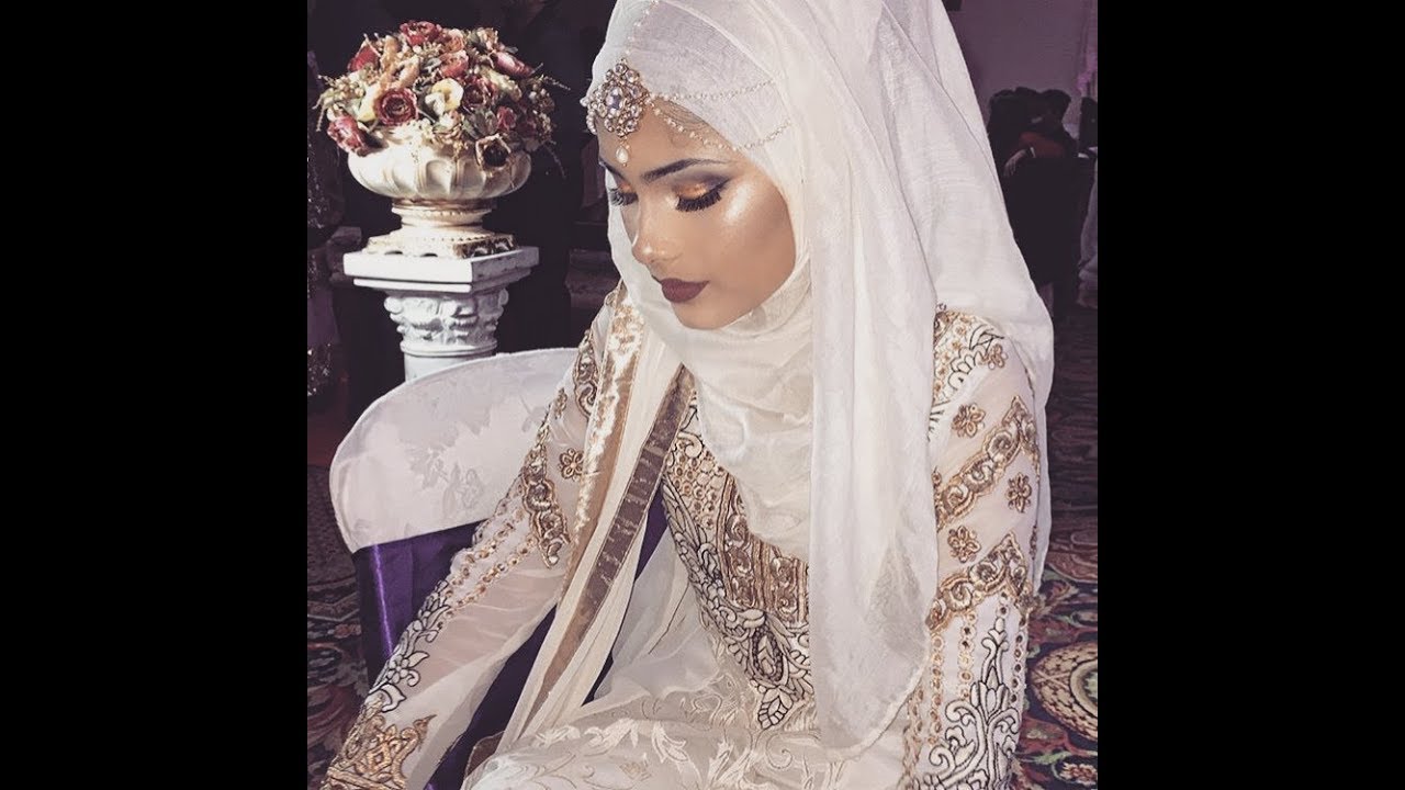 Исламские сонники золотая. Роскошные Хиджабы. Красивые мусульманки. Красивые невесты мусульманки. Невеста в хиджабе.
