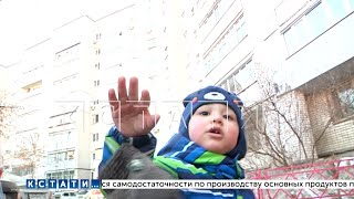 Новорожденного ребенка, у которого по документам было две мамы и два папы, затянуло в судебные тяжбы