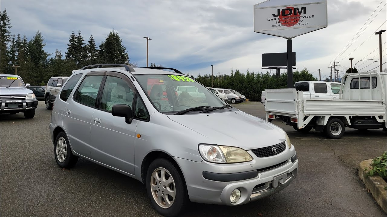 Toyota Corolla SPACIO 1997 года выпуска, 1,6 л, 8 950 долларов.
