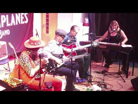 THE TERRAPLANES feat Sophie Smiles - BIG BOSS MAN