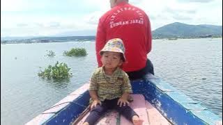 WAW..!!!! SERUU.......BAYI NAIK PERAHU DI WADUK JANGARI. #ikan #jalanjalan #terbaru2022 #babygirl