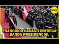 Francisco Sagasti entrega la banda presidencial en el Congreso