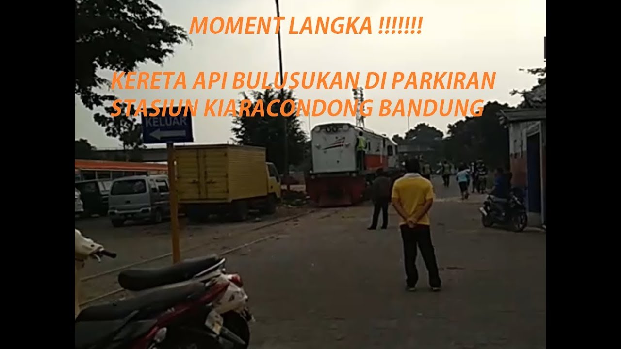 Moment Langka !! Kereta Api Blusukan Ke Parkiran Stasiun Kiaracondong
