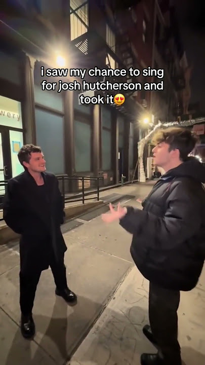 Fan sings whistle meme to Josh Hutcherson! 😂