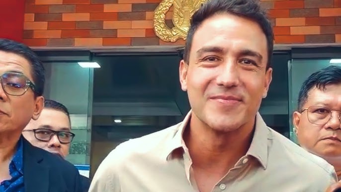 Yetuk bekasi va qul oyoqlaridagi jinsiy aloqa video