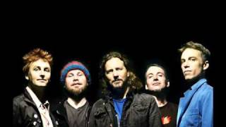 Miniatura de vídeo de "Pearl Jam - Angie (Rolling Stones Cover) & State of Love and trust"