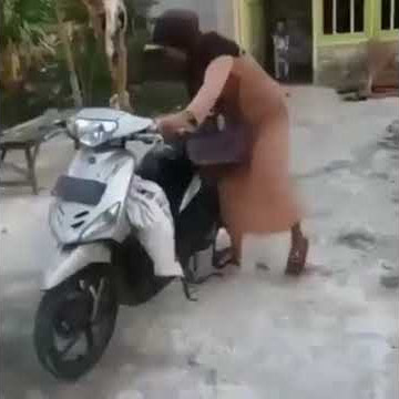 Video lucu emak  62 starter motor