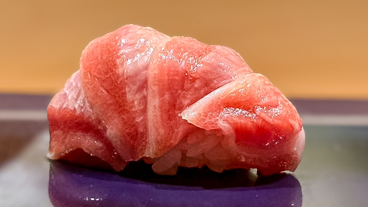 【ミシュランセレクテッド】おまかせ税込22,000円...若大将の美意識が詰まった江戸前鮨で勝負する京都で大注目の新星【鮨 今尽】