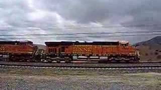 BNSF Freight Climbs Out of Tehachapi Loop