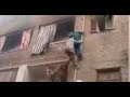 مصر العربية | سبايدرمان في الزاوية الحمراء ينقذ 3 أطفال من حريق شقتهم