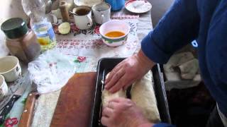Как делают вкусный хлеб в селах. Живое видео от хозяйки. // Олег Карп Как делают вкусный хлеб в селах. Живое видео от хозяйки. // Олег Карп
