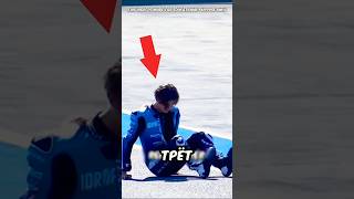 Зачем он трёт нолик об гоночный трек? 😨