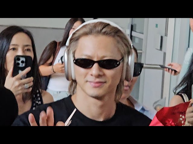 Shō Hirano 平野 紫耀 arrival @ Charles de Gaulle Airport in Paris