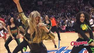 Video voorbeeld van "Fergie's Surprise L A Love Performance at the Clippers Game"