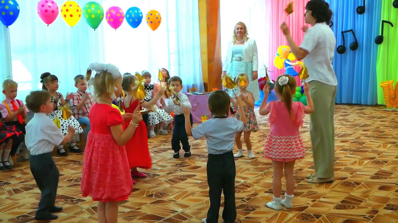 Смотреть видео танец малышей поздравление на выпускной