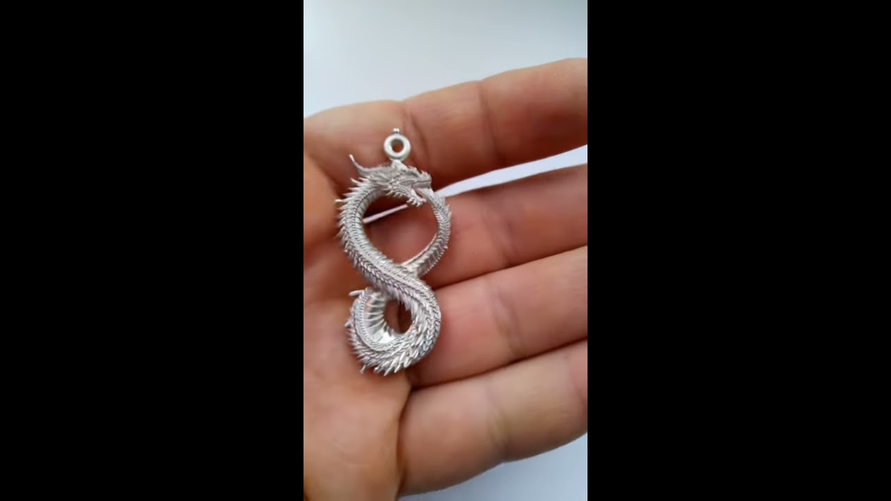 Кулон Дракон Уроборос по мотивам сериала "Видоизменённый углерод" (Altered Carbon) после отливки .