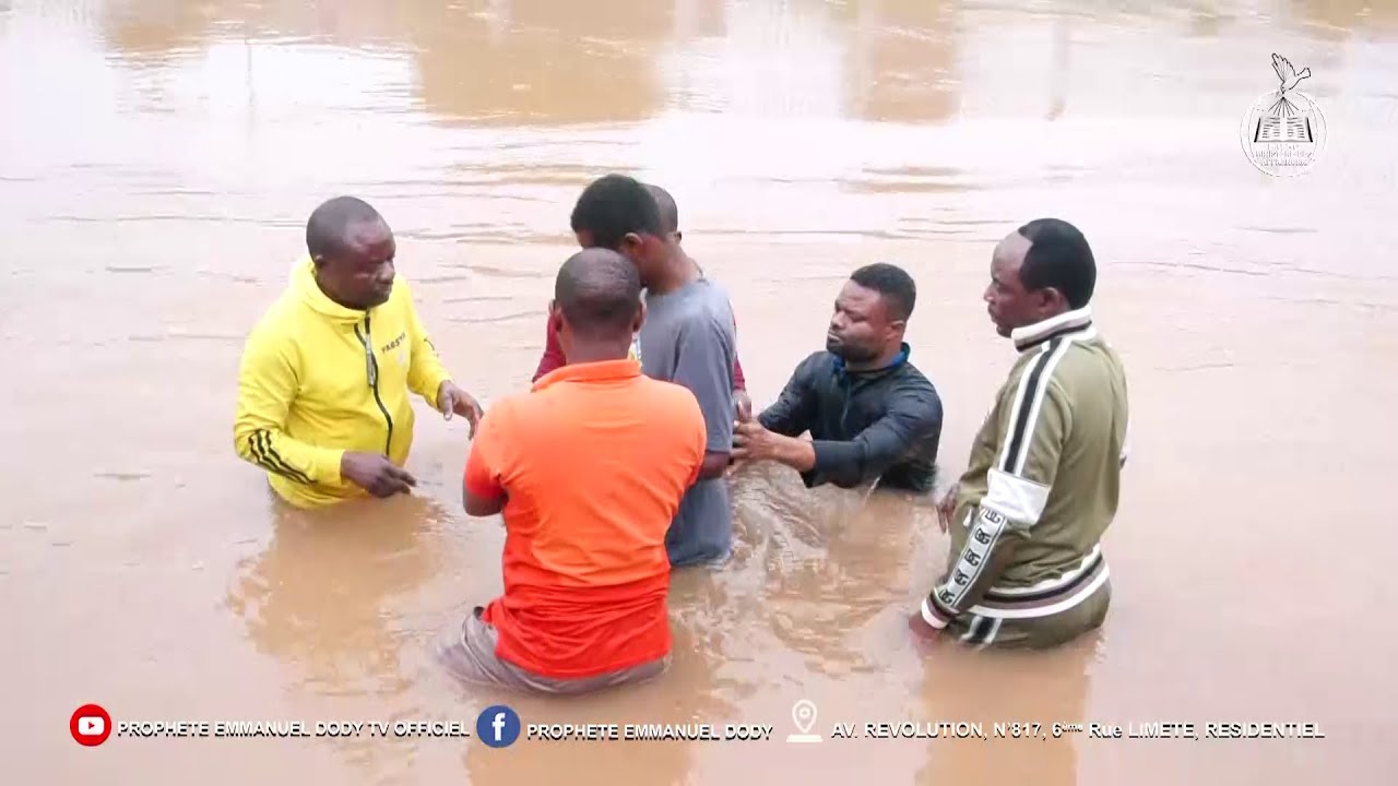 543 PERSONNES RECOIVENT LE BAPTEME PAR LE PROPHETE MESSAGER EMMANUEL DODY