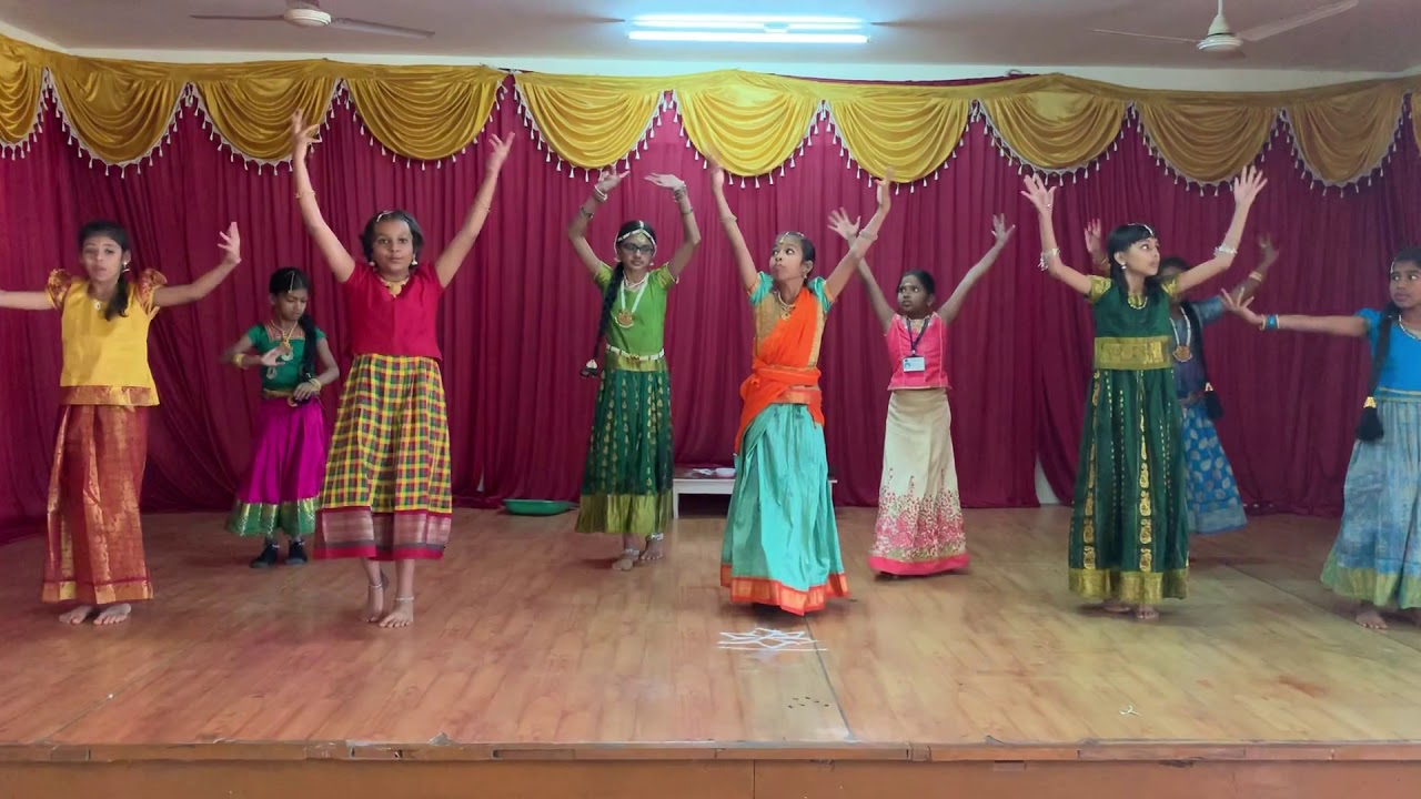 Kannada folk dances Bantu Bantu suggi,sankranti program
