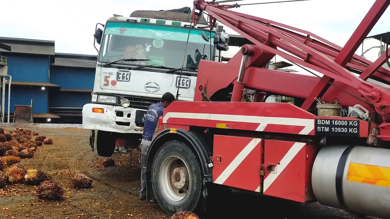  Towing  truck  II derek  hino truck  pecah bearing YouTube