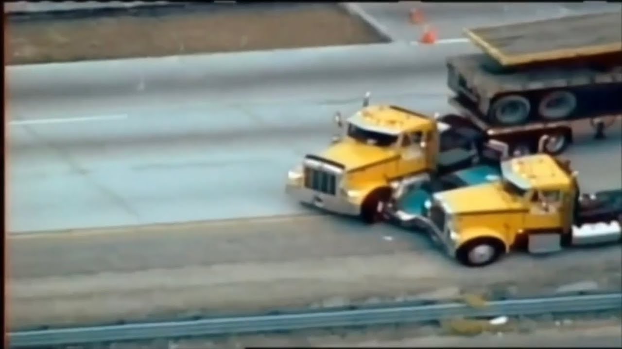 Truck Drivers Stop Police Chase - YouTube
