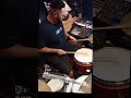 Cleverson Silva testando a caixa clean da iL drums