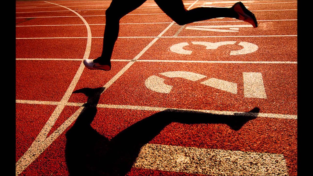 Бег финиш. Финиш. Бегун на финише. Лидерство в спорте. Старт финиш.