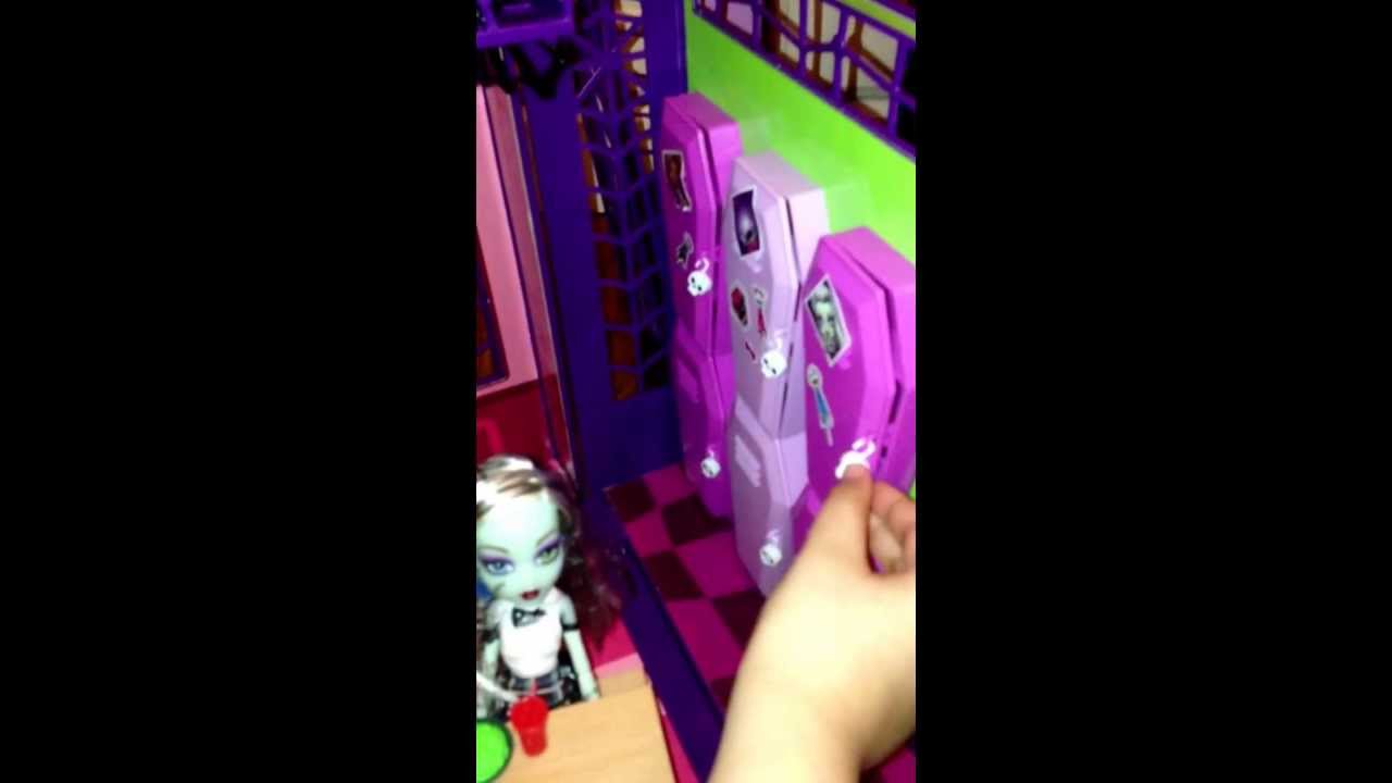 Monster high high school set with dolls