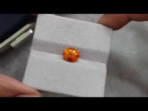 Fanta color spessartine garnet 2.70 ct in oval cut, Tanzania Video  № 2