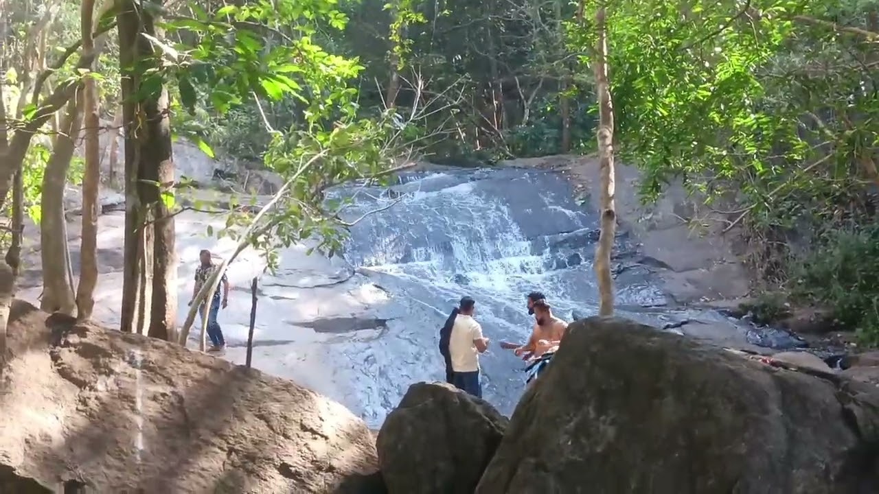 ବର କନ୍ୟା ପାହାଡ଼ ଝରଣା 