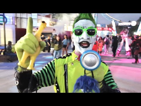 Six Flags Fright Fest 2022 at Magic Mountain is WILD - Scare Zones & All The Mazes / Riding Coasters