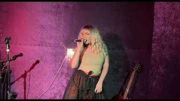 SÍKARO - White saviour complex