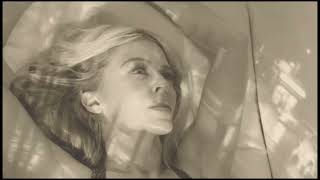 KYLIE MINOGUE - SOMEBODY TO LOVE (OFFICIAL VIDEO)