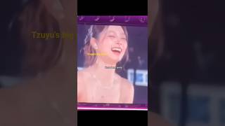 the way tzuyu laughs with big laughter makes me adore more