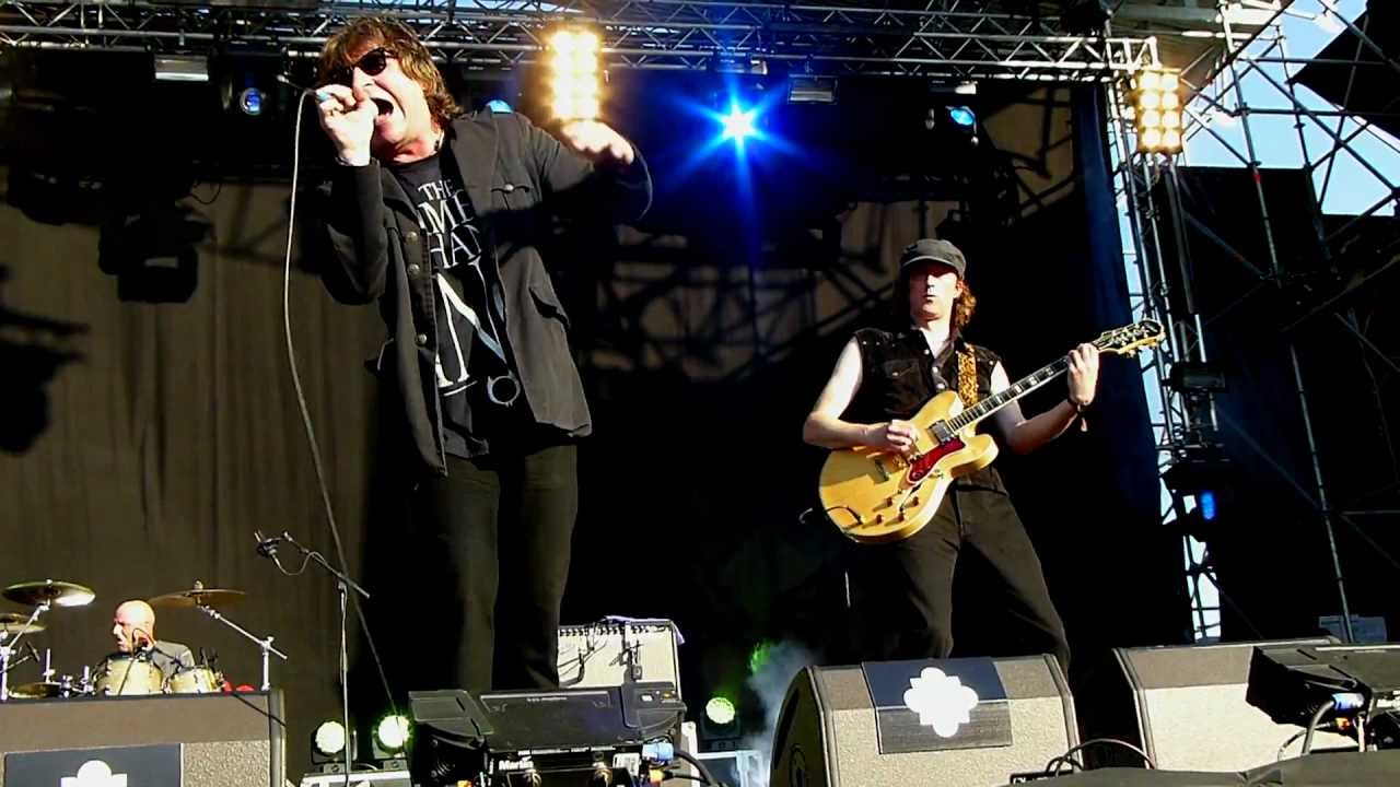 The Chameleons -- Singing Rule Britannia (While the Walls Close In