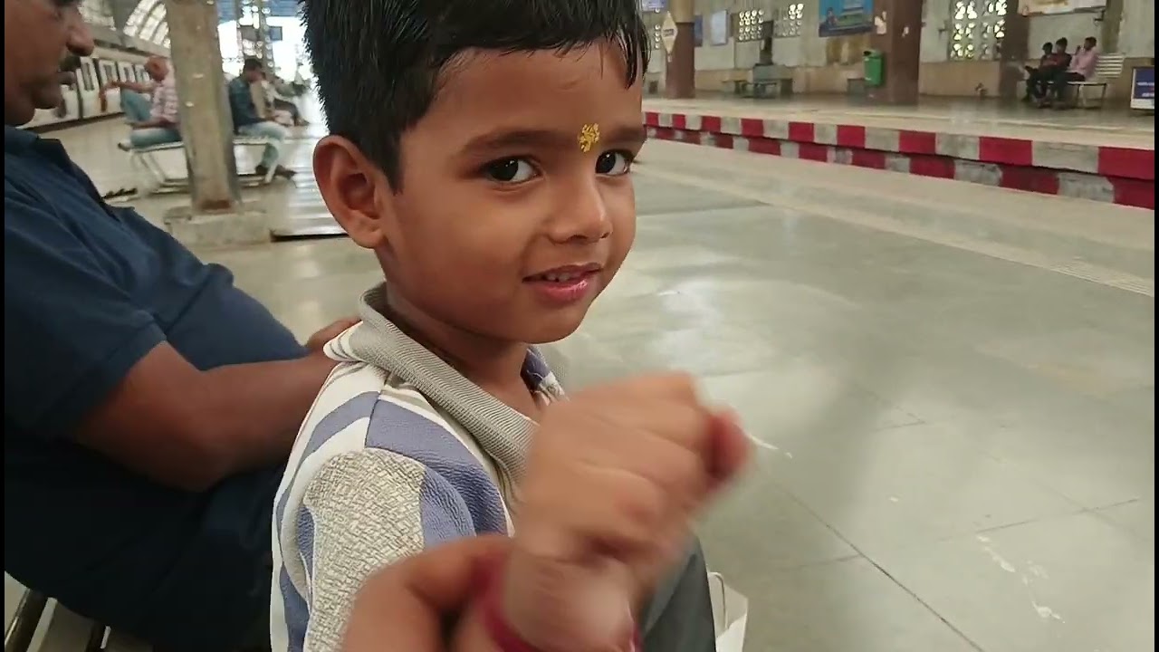 रुद्रांश आला 🚍🚈dutyla जाता ना पहा कसा लाडात 🫣 आला #kidsvideo #cutebaby #vlog  like and subscribe 