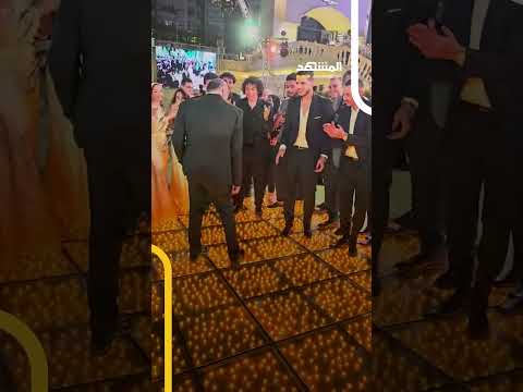 أب مصري يدهش الحضور برقصه على طريقة مايكل جاكسون في حفل زفاف ابنته 