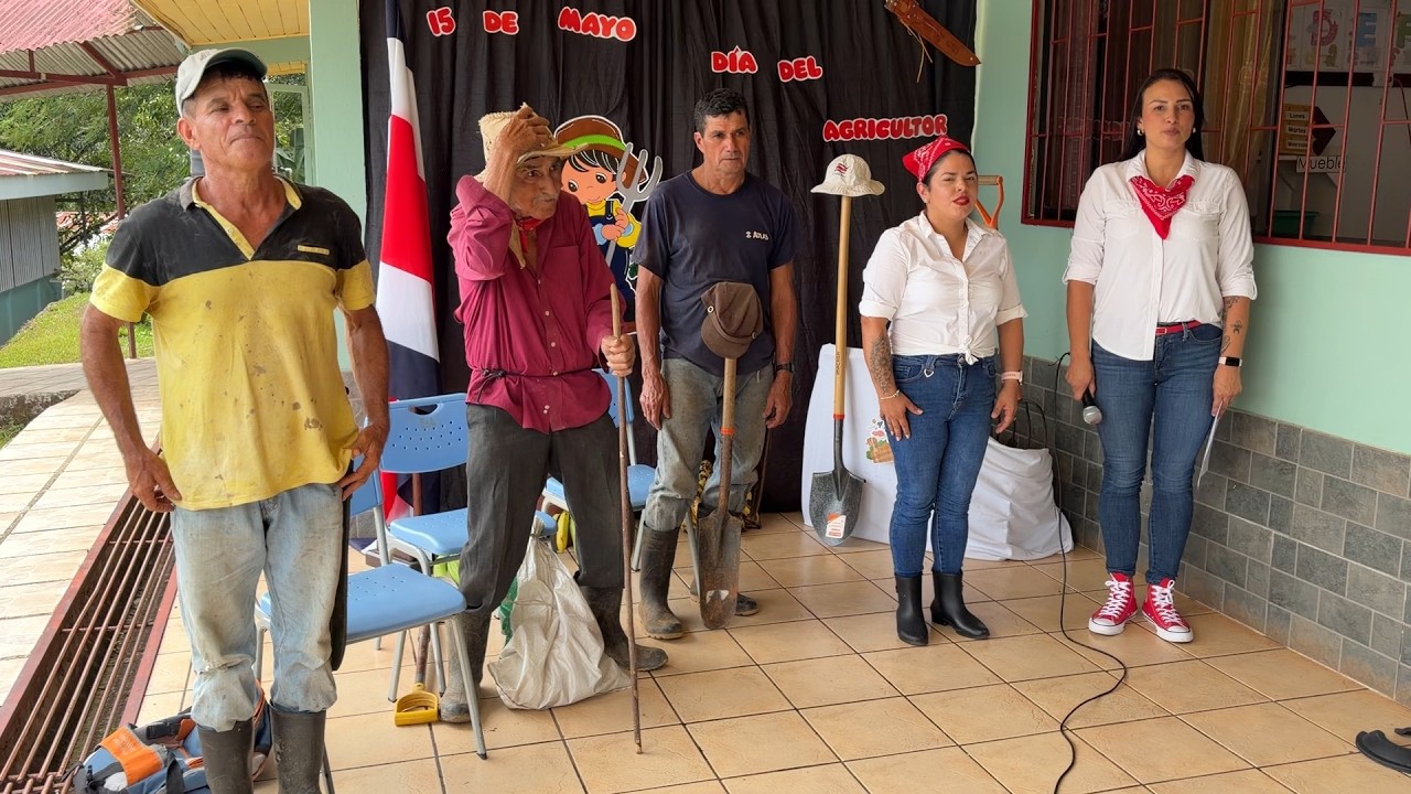 Emotivo reconocimiento a los agricultores en escuela de La Palma