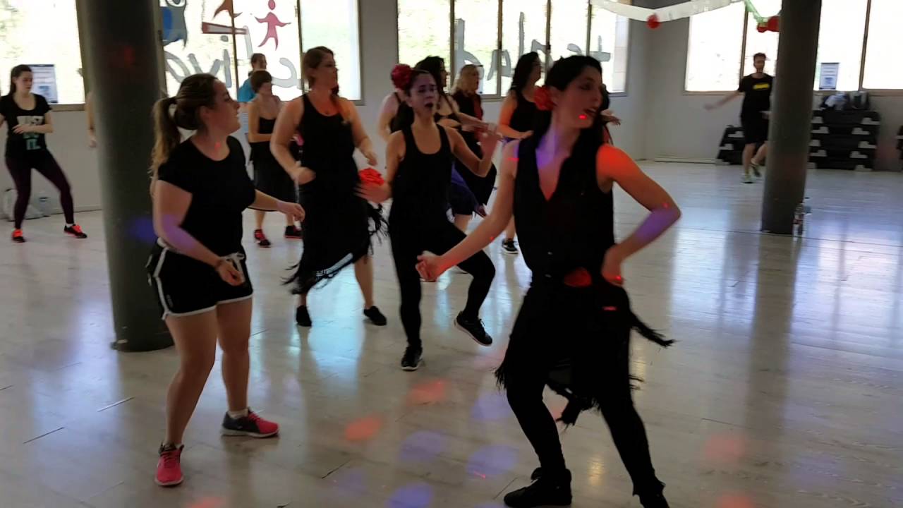 08 clase especial Zumba-Sevillanas (cuarta parte) - YouTube 08 clase especial Zumba-Sevillanas (cuarta parte) - YouTube